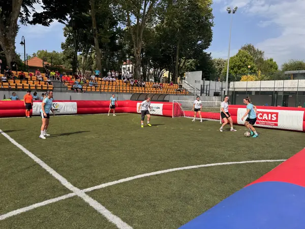 Disputa de bola durante o jogo. Distrital de Viseu, 2025.