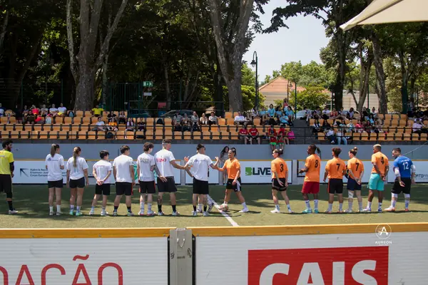 Equipas alinhadas no campo. Distrital de Viseu, 2026.