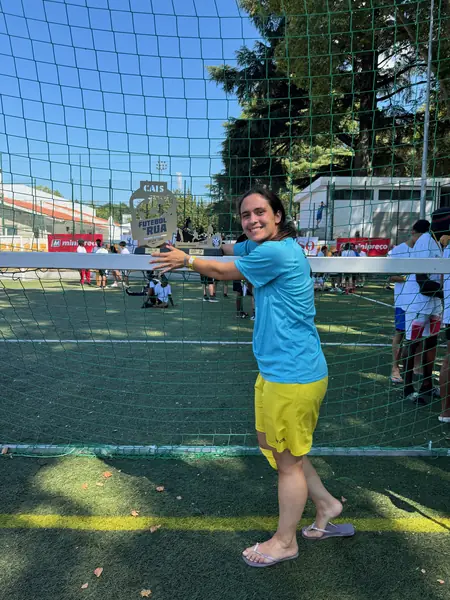 Participante celebra com medalhas e troféu. Nacional em Viseu, 2024.