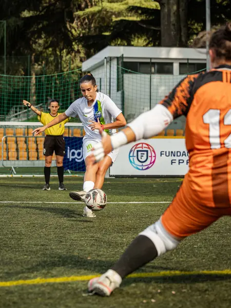 Remate à baliza durante um jogo no Nacional de Futebol de Rua de Viseu 2026.