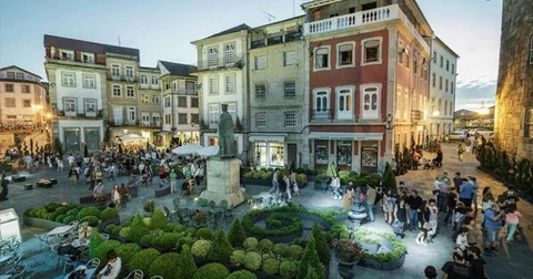 Vida no centro histórico de Viseu.